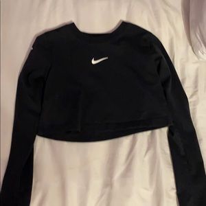 Crop top black nike shirt